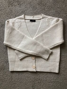 MANGO V- neck Cardigan Sweater.NWOT.